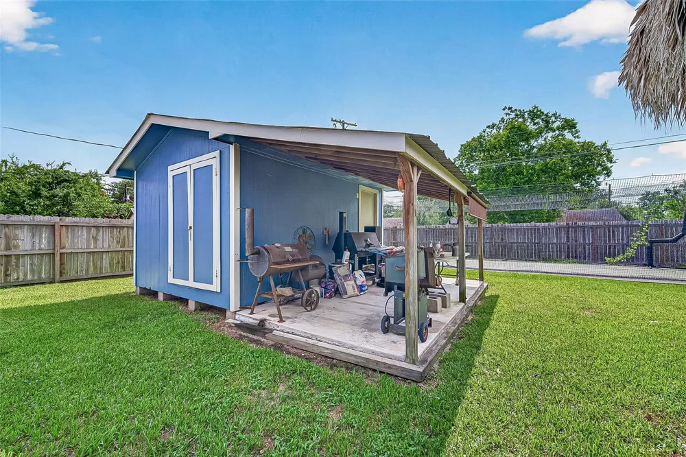 206 S Mattson Street West Columbia, TX 77486