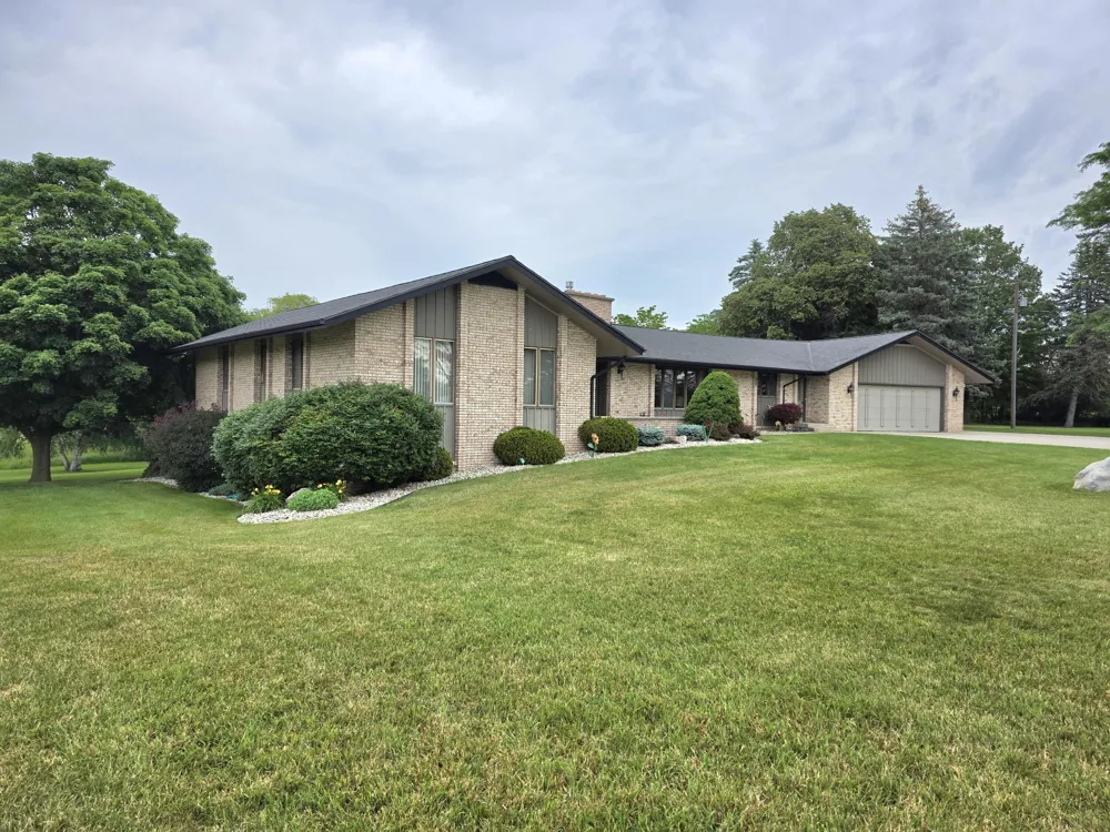 7290 Wingeier Avenue SE Bowne Township, MI 49302