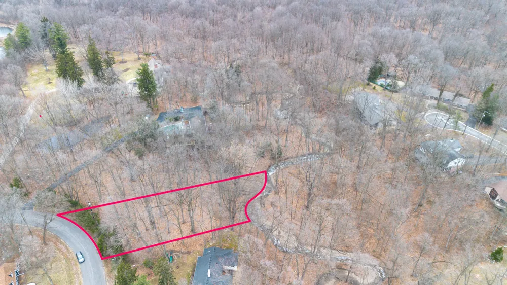 24 Quaker Valley Road Farmington Hills, MI 48331