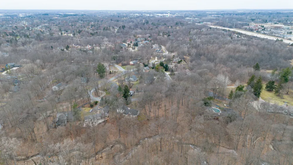 24 Quaker Valley Road Farmington Hills, MI 48331