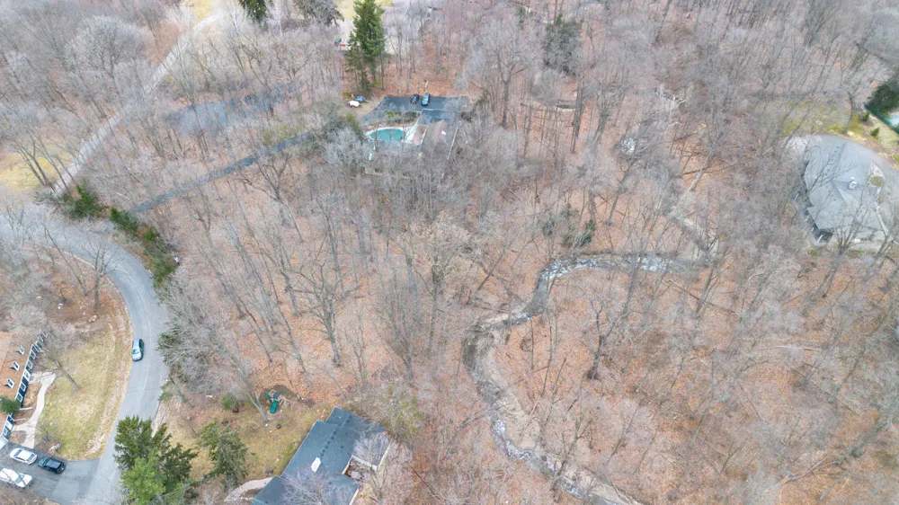 24 Quaker Valley Road Farmington Hills, MI 48331