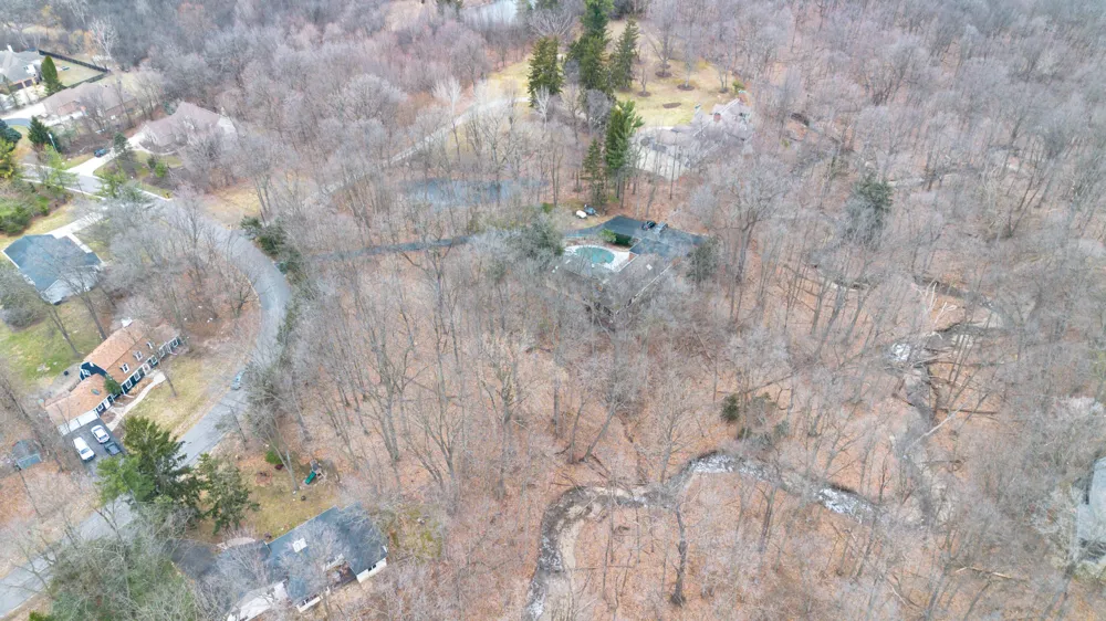 24 Quaker Valley Road Farmington Hills, MI 48331