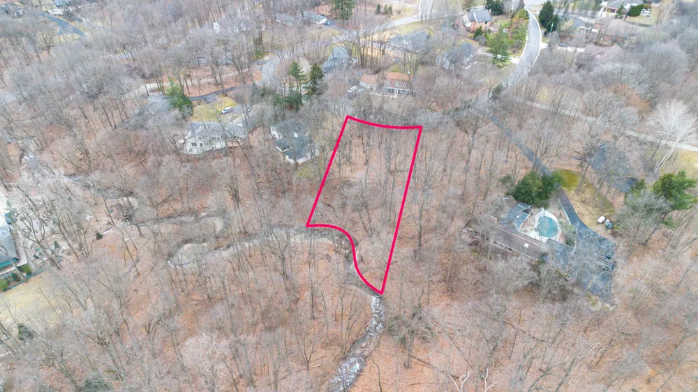 24 Quaker Valley Road Farmington Hills, MI 48331