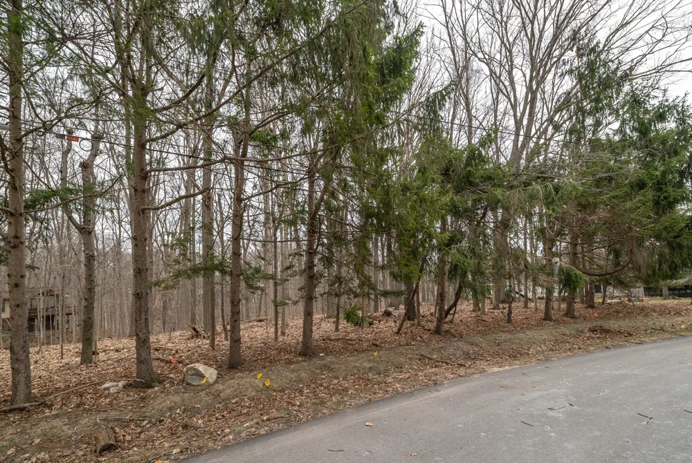 24 Quaker Valley Road Farmington Hills, MI 48331