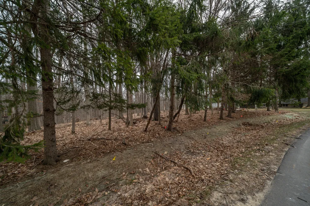 24 Quaker Valley Road Farmington Hills, MI 48331