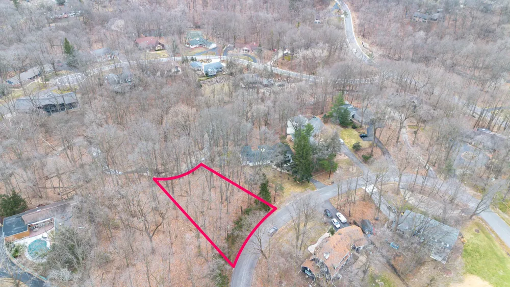 24 Quaker Valley Road Farmington Hills, MI 48331