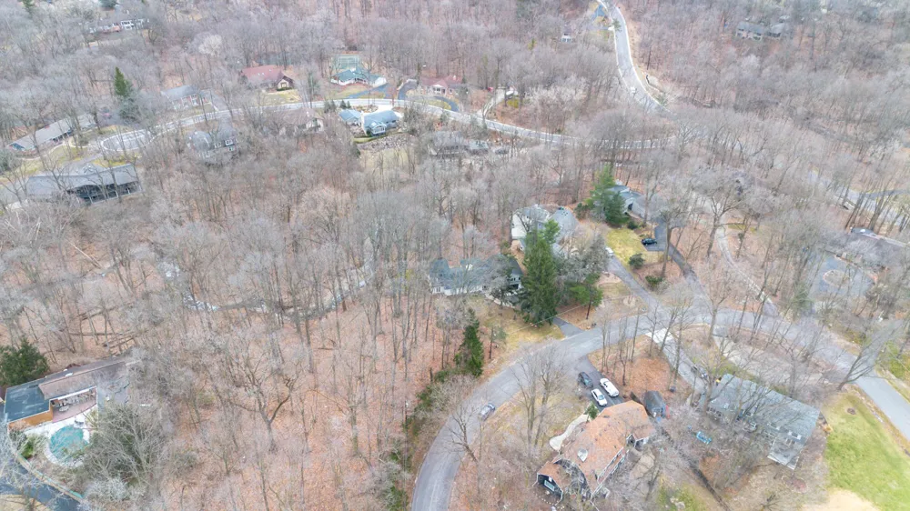 24 Quaker Valley Road Farmington Hills, MI 48331