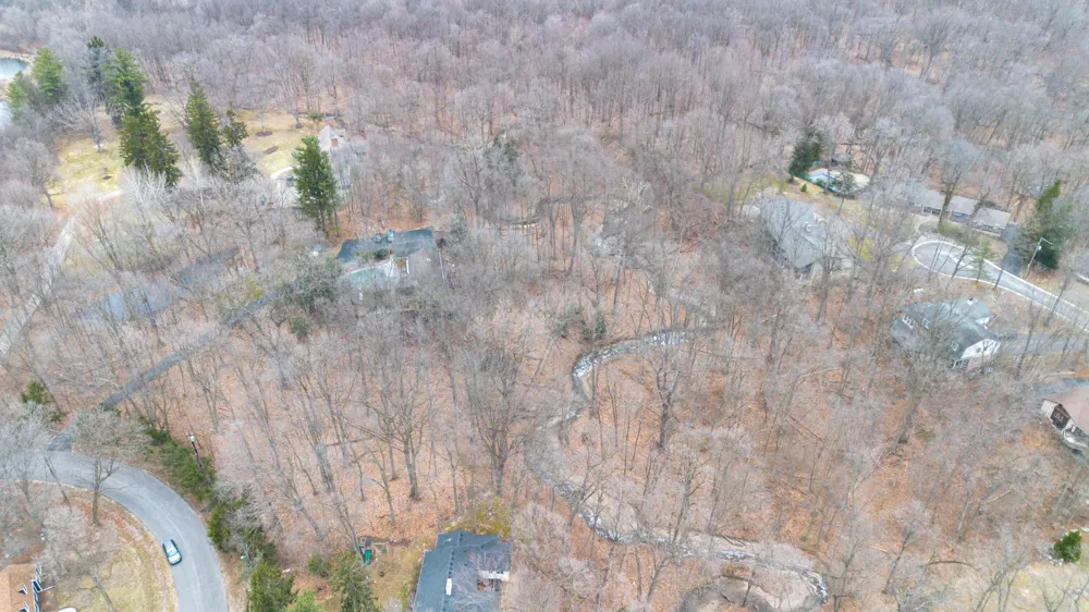 24 Quaker Valley Road Farmington Hills, MI 48331