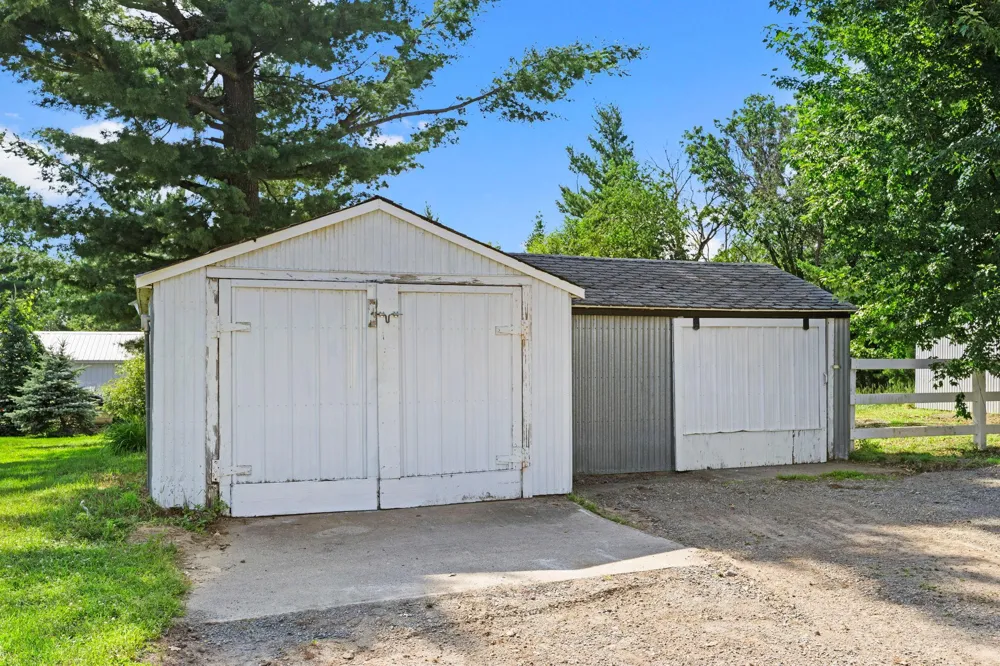 3097 325th Avenue NW Cambridge, MN 55008