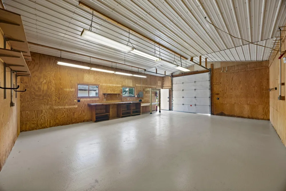 3097 325th Avenue NW Cambridge, MN 55008