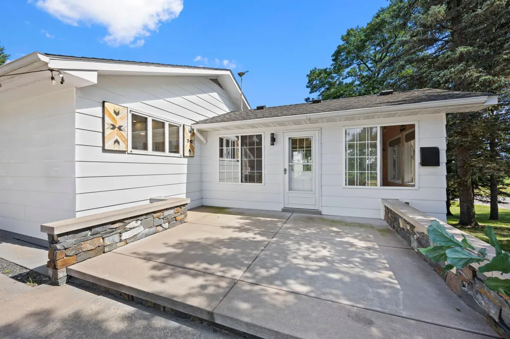 3097 325th Avenue NW Cambridge, MN 55008