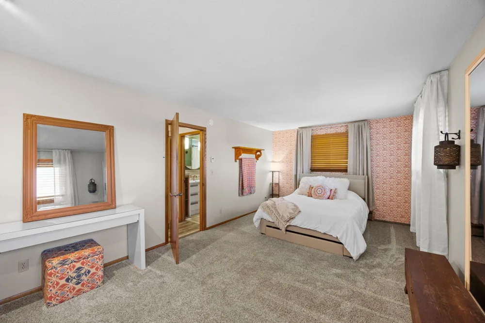 3097 325th Avenue NW Cambridge, MN 55008
