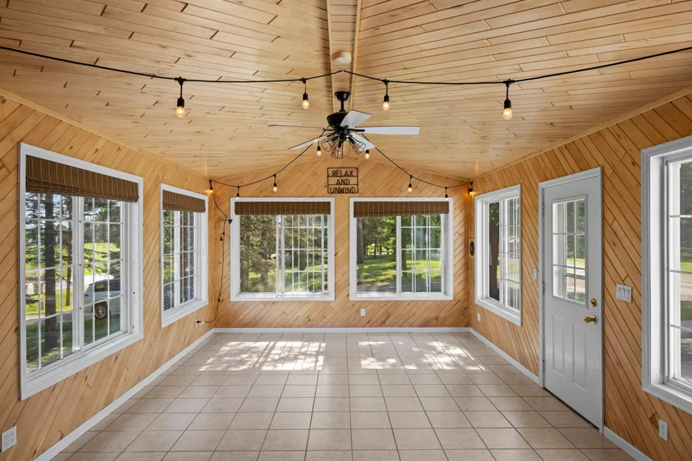 3097 325th Avenue NW Cambridge, MN 55008