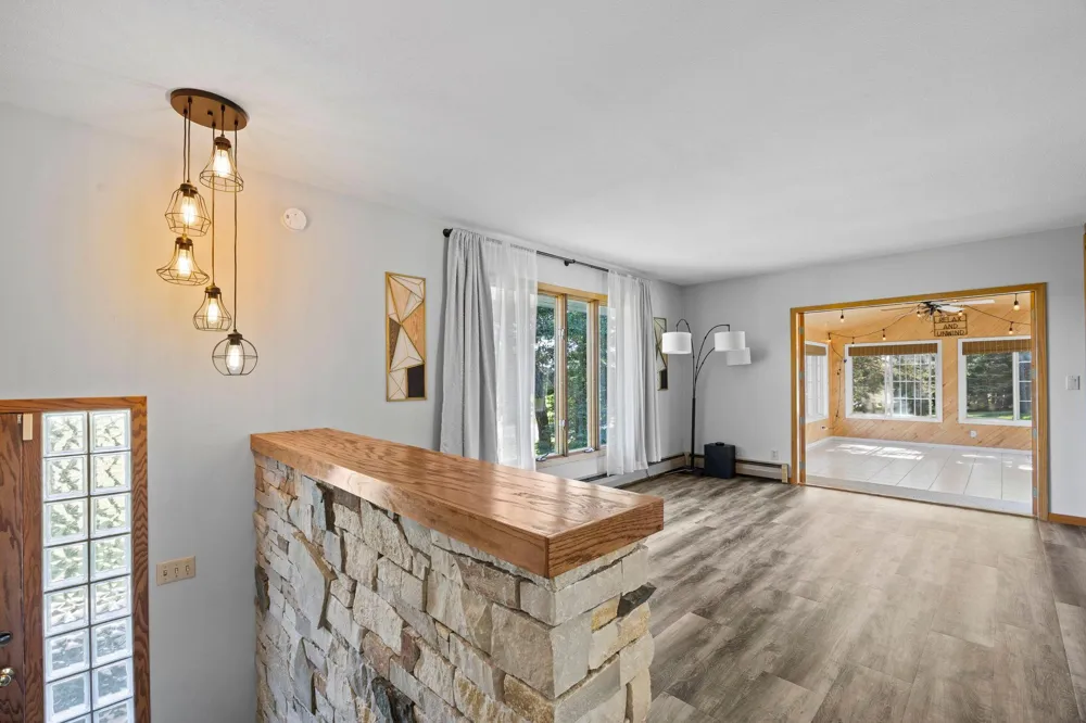 3097 325th Avenue NW Cambridge, MN 55008