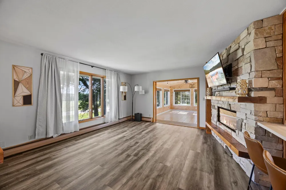 3097 325th Avenue NW Cambridge, MN 55008