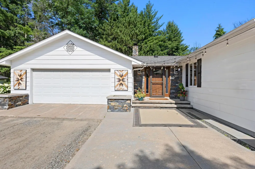 3097 325th Avenue NW Cambridge, MN 55008