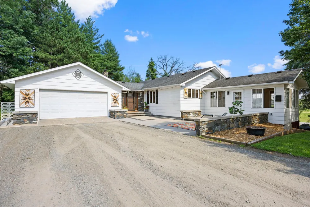 3097 325th Avenue NW Cambridge, MN 55008