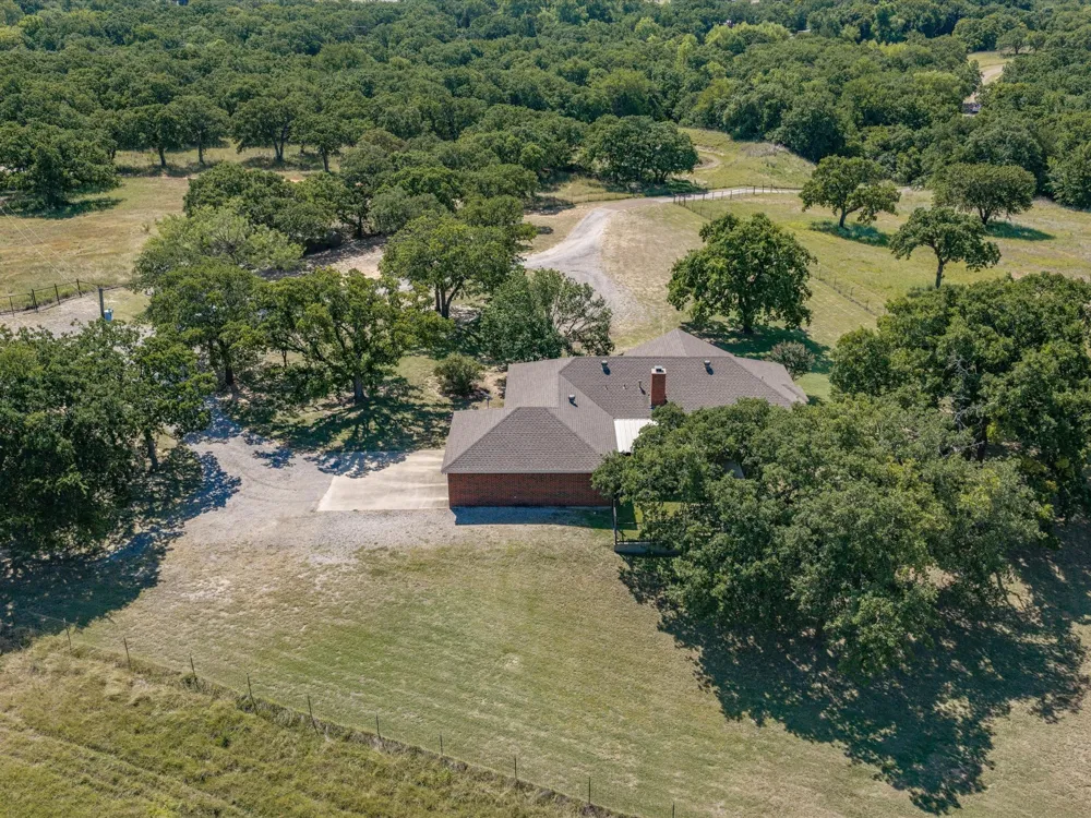 466 County Road 1180 Alvord, TX 76225