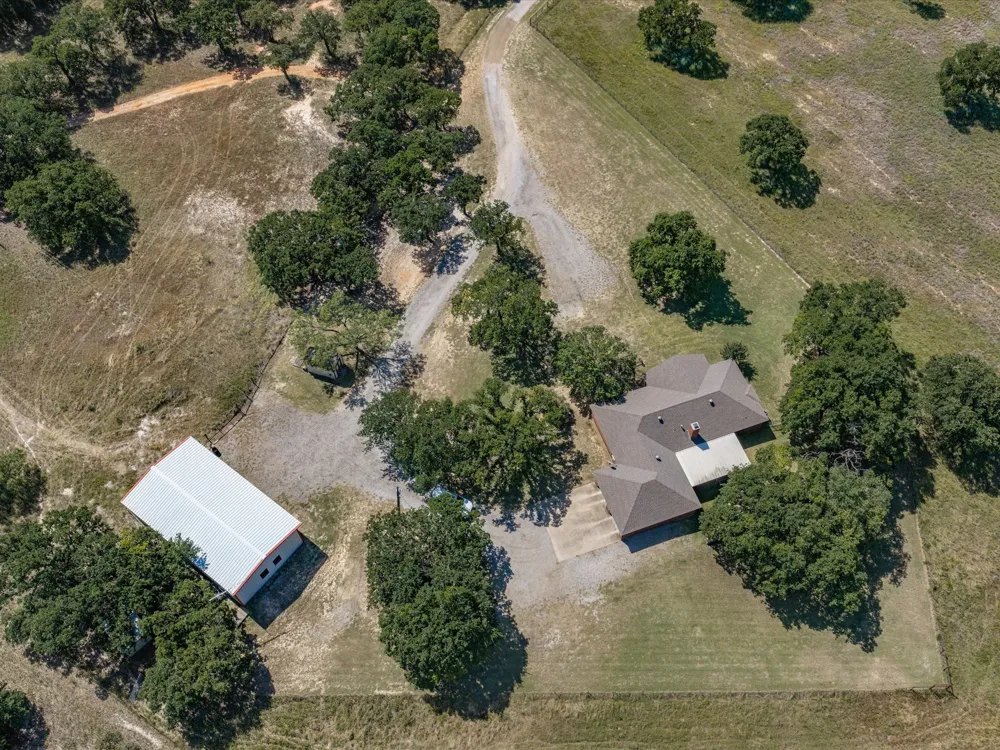 466 County Road 1180 Alvord, TX 76225