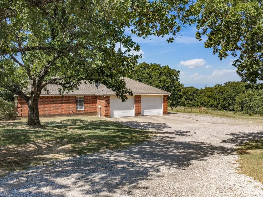 466 County Road 1180 Alvord, TX 76225