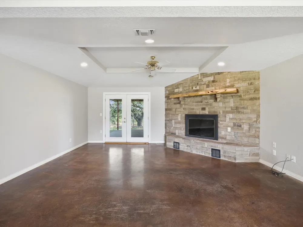 466 County Road 1180 Alvord, TX 76225