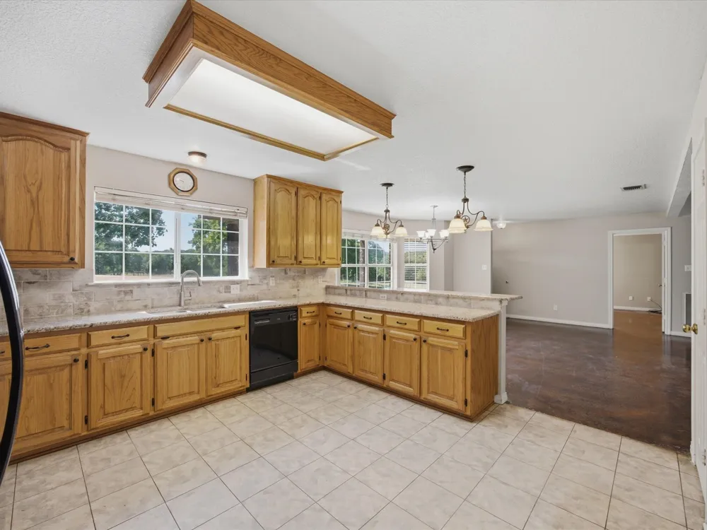 466 County Road 1180 Alvord, TX 76225