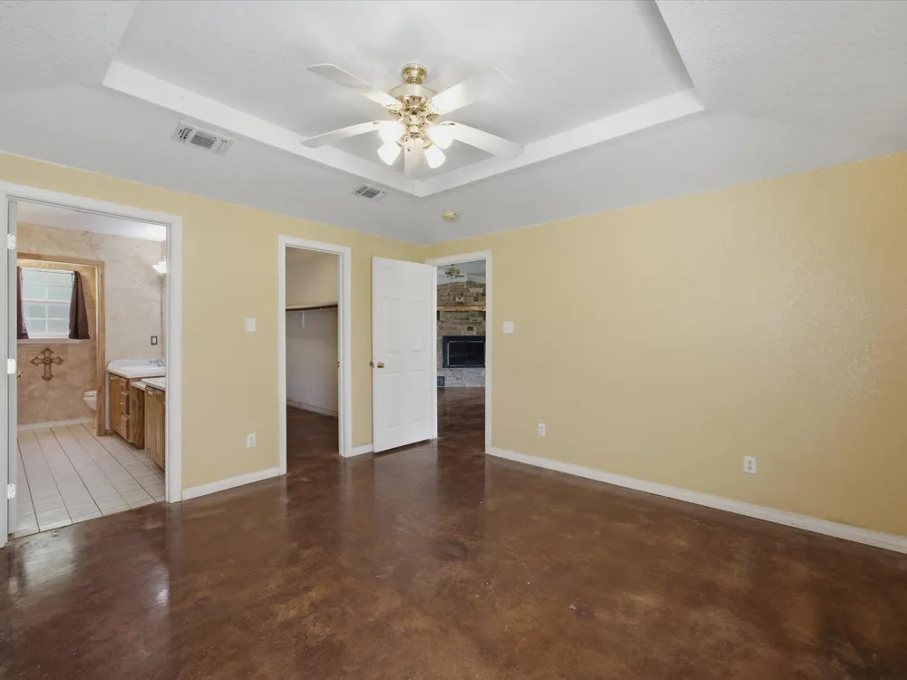 466 County Road 1180 Alvord, TX 76225