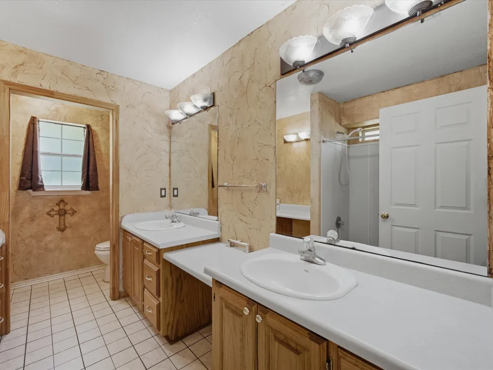 466 County Road 1180 Alvord, TX 76225