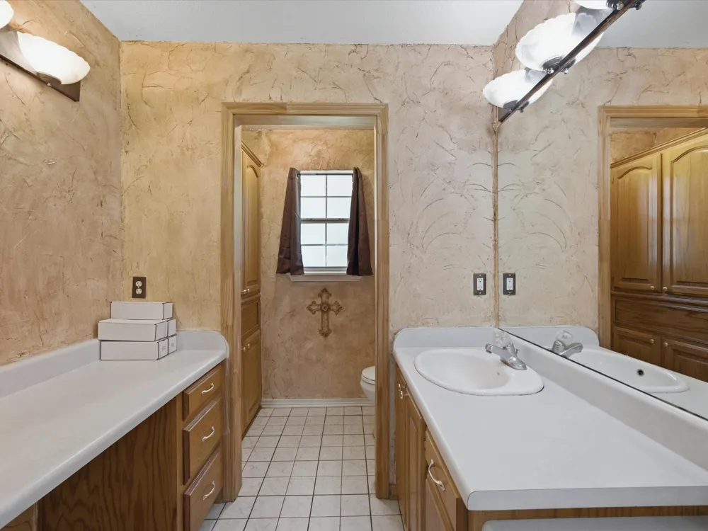 466 County Road 1180 Alvord, TX 76225