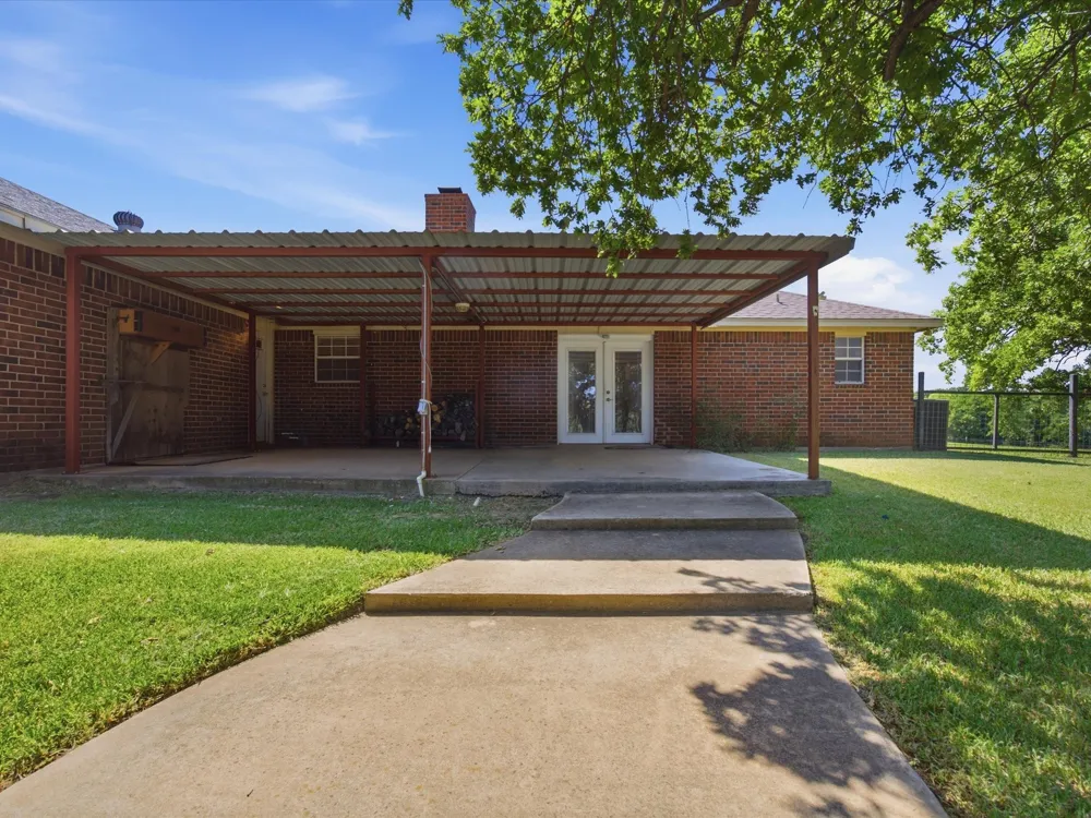 466 County Road 1180 Alvord, TX 76225