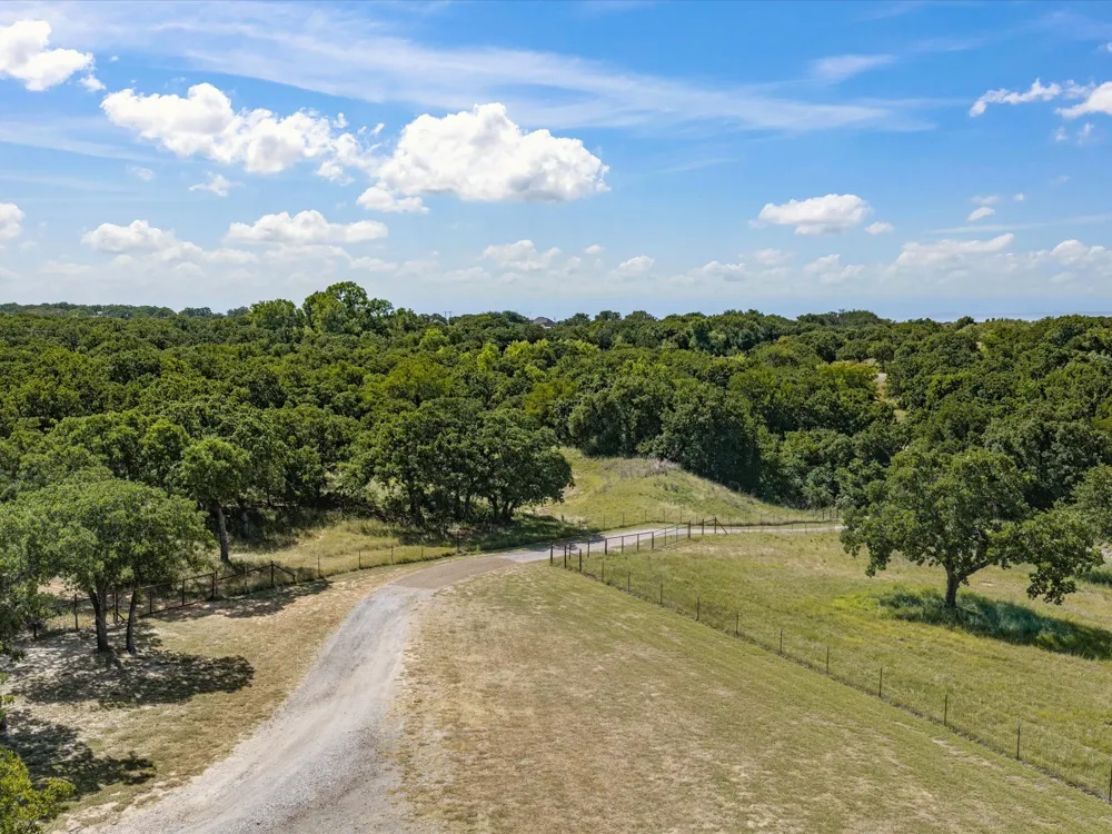466 County Road 1180 Alvord, TX 76225