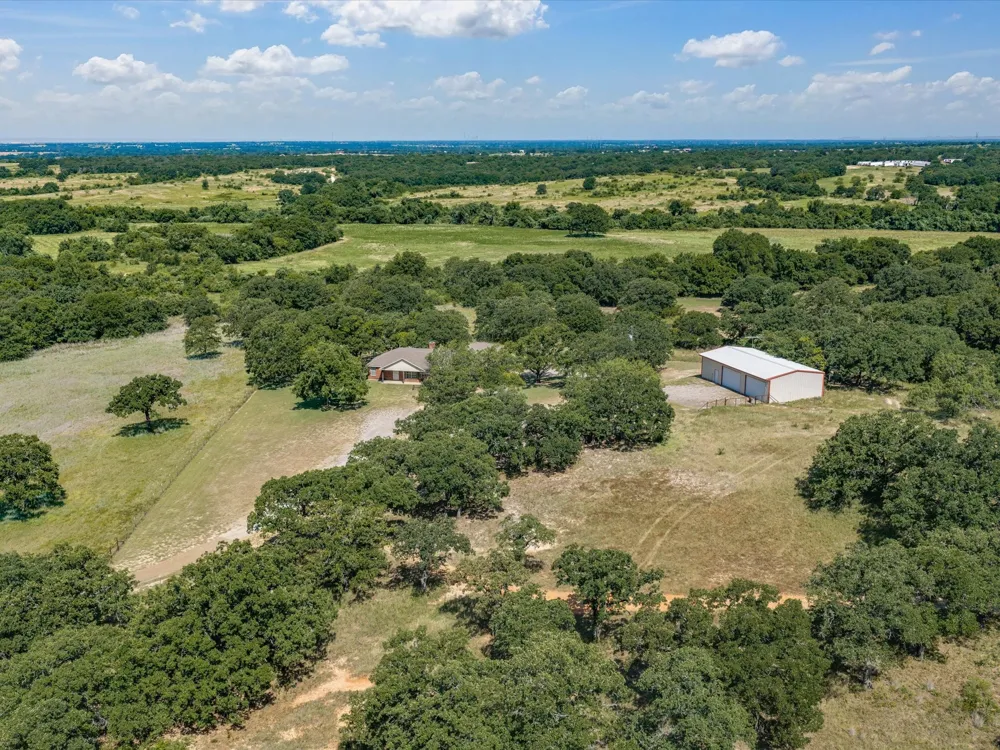 466 County Road 1180 Alvord, TX 76225