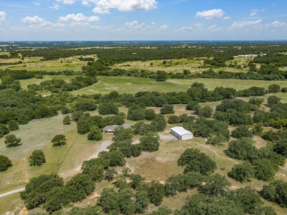 466 County Road 1180 Alvord, TX 76225