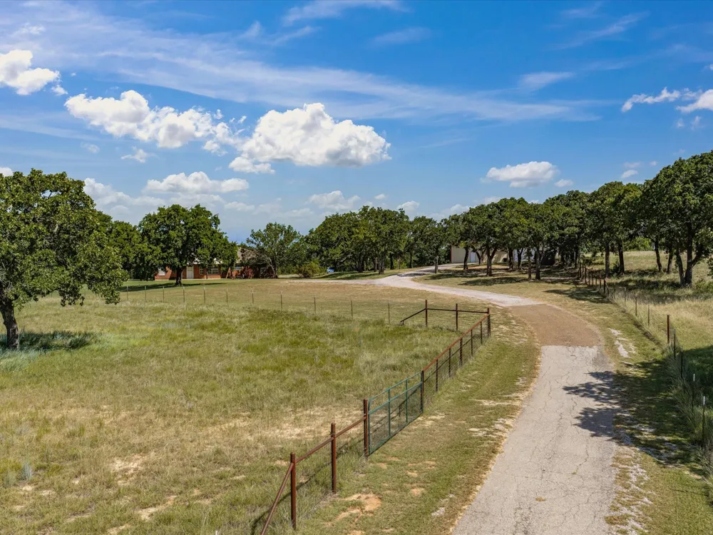 466 County Road 1180 Alvord, TX 76225