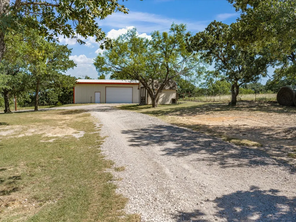 466 County Road 1180 Alvord, TX 76225