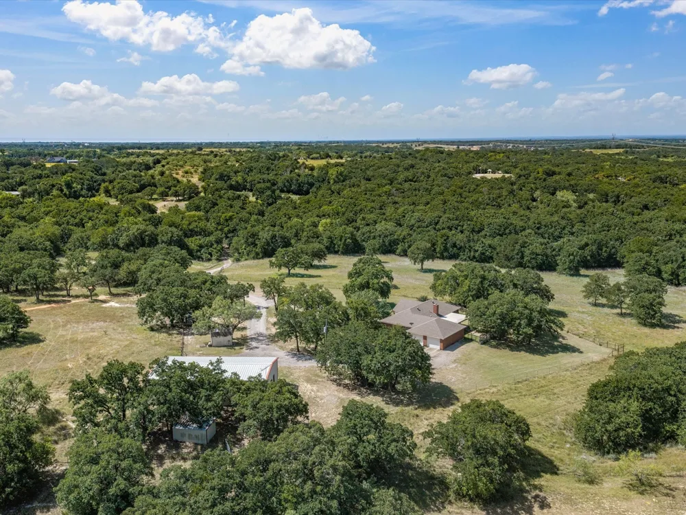 466 County Road 1180 Alvord, TX 76225