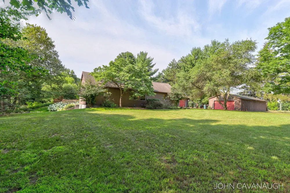 9516 Taft Street Coopersville, MI 49404