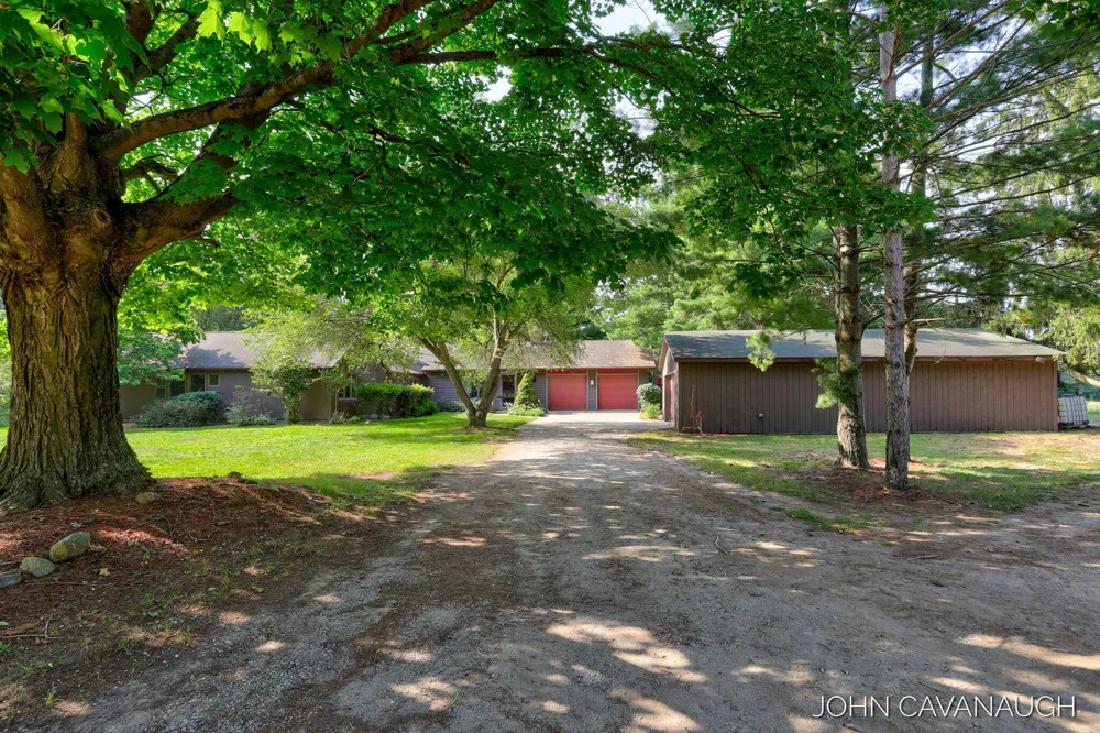 9516 Taft Street Coopersville, MI 49404