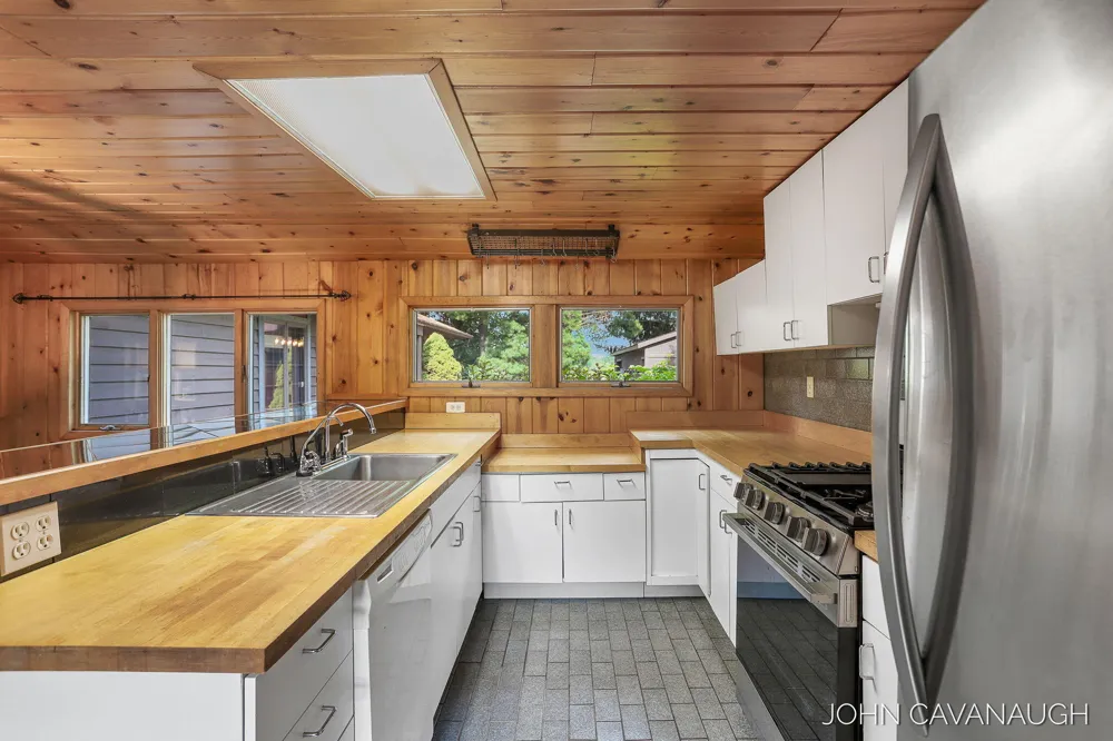 9516 Taft Street Coopersville, MI 49404