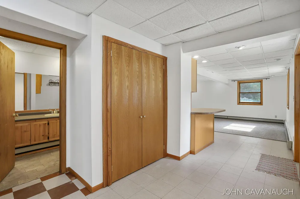 9516 Taft Street Coopersville, MI 49404