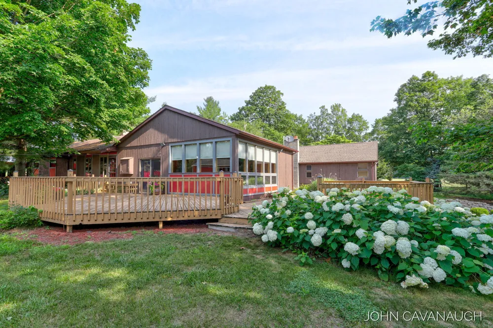 9516 Taft Street Coopersville, MI 49404