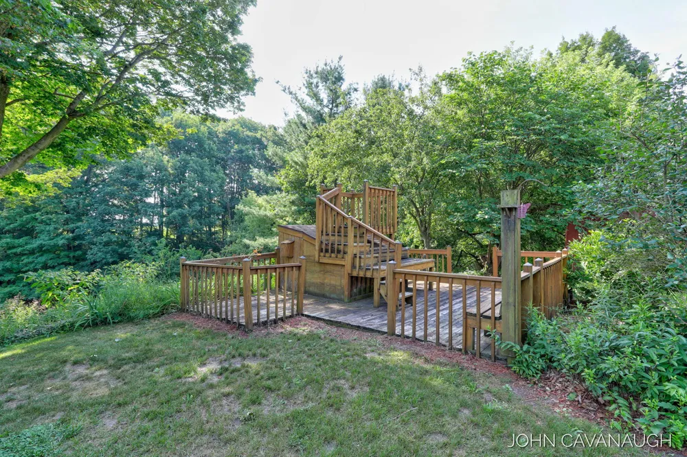 9516 Taft Street Coopersville, MI 49404