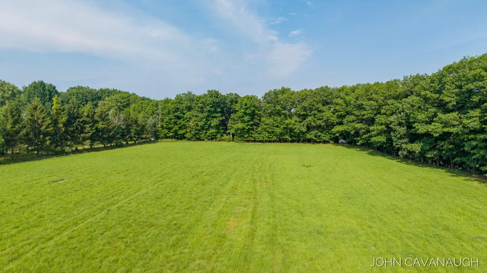 9516 Taft Street Coopersville, MI 49404