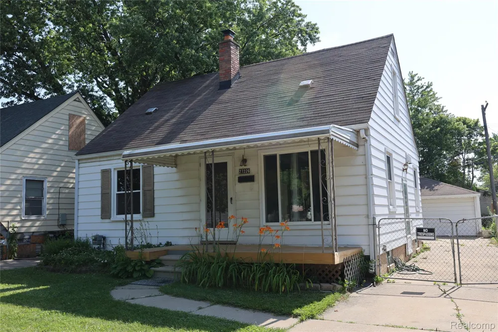 27226 Lawnwood Street Roseville City, MI 48066