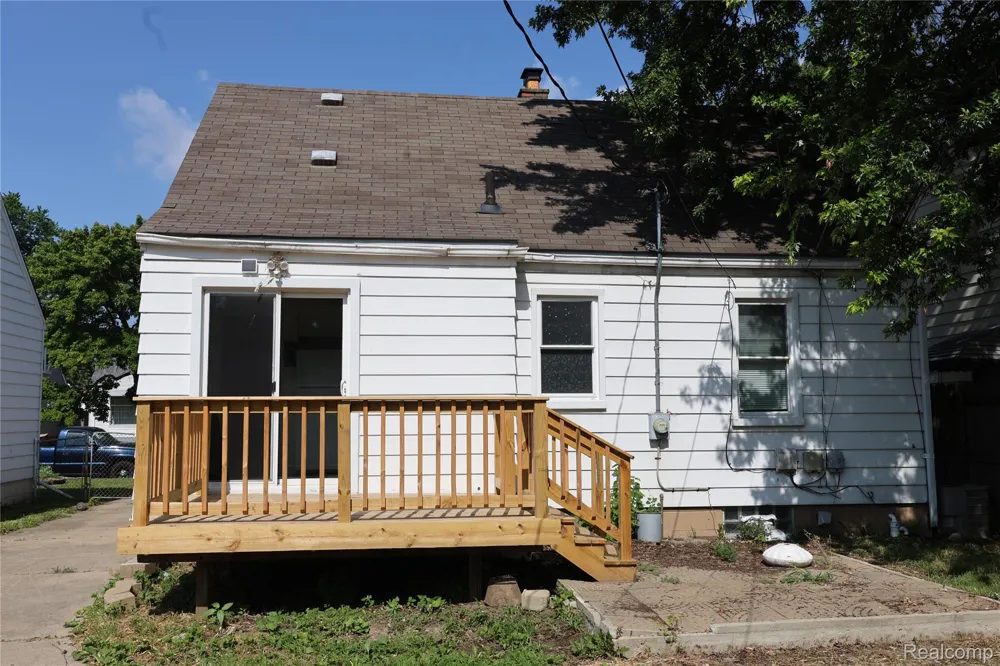 27226 Lawnwood Street Roseville City, MI 48066