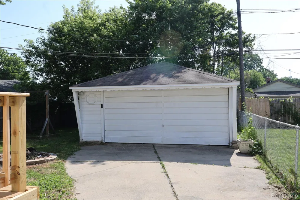 27226 Lawnwood Street Roseville City, MI 48066