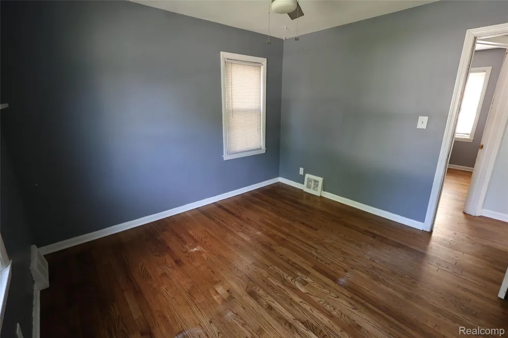 27226 Lawnwood Street Roseville City, MI 48066