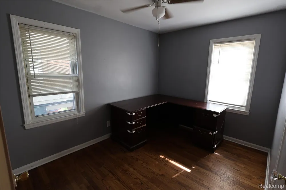 27226 Lawnwood Street Roseville City, MI 48066