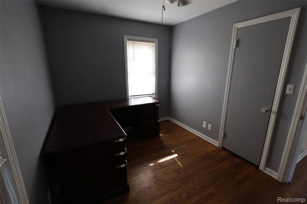 27226 Lawnwood Street Roseville City, MI 48066