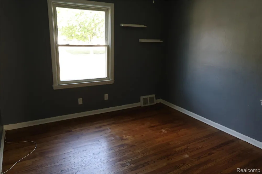 27226 Lawnwood Street Roseville City, MI 48066